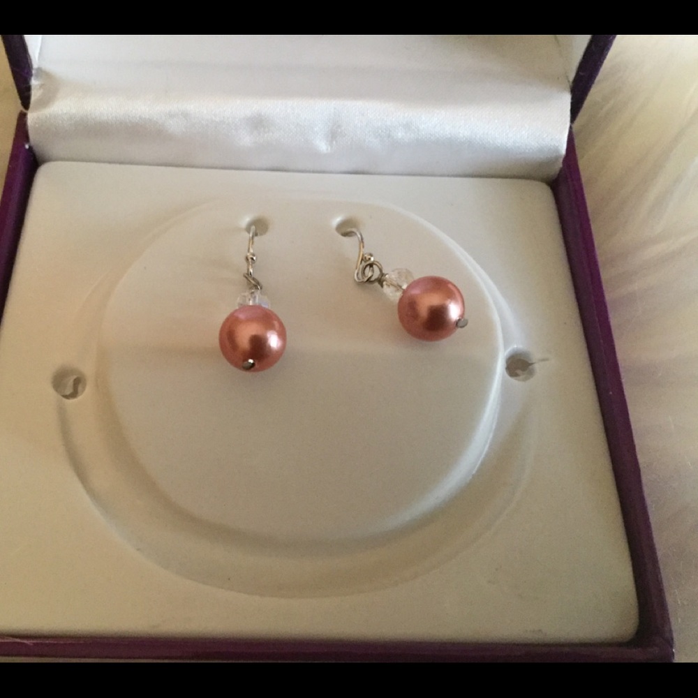 Genuine Mother Of Pearl Earrings & Necklace Set - Picture 2 of 3